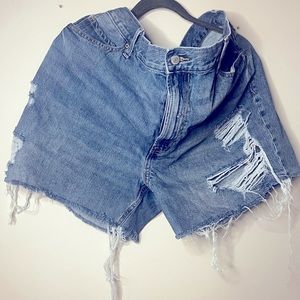 Old Navy straight ripped jeans shorts size 18